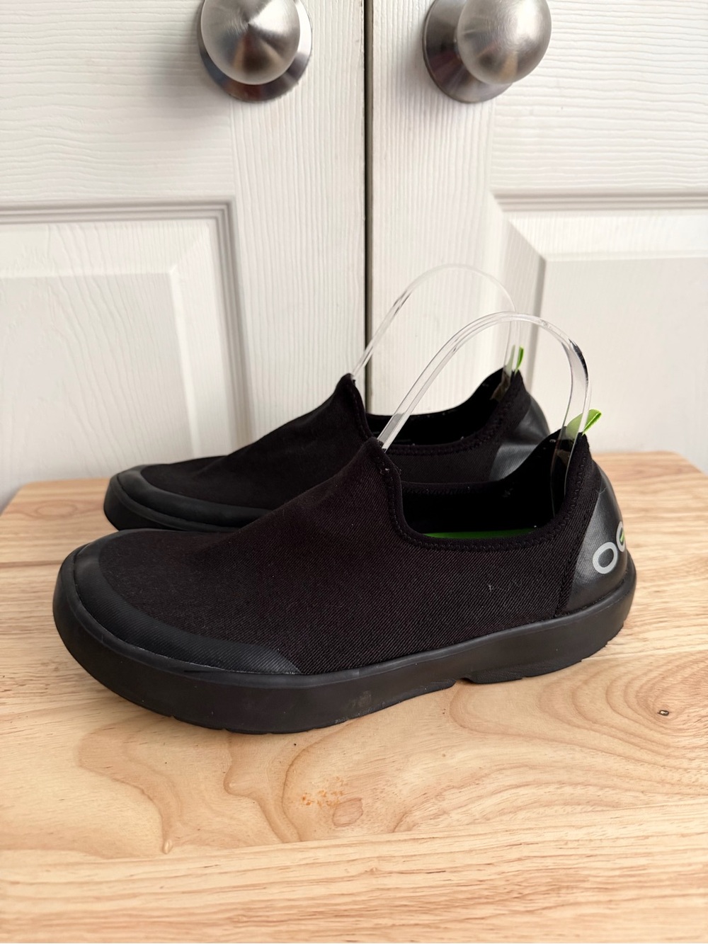 WOMEN'S OOMG EEZEE LOW SHOE - BLACK